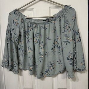 💜3/$15 American Eagle off shoulder cropped top